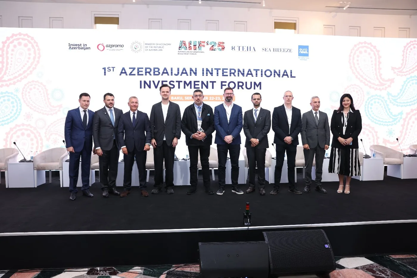 Подписанты меморандумов Sea Breeze на сцене форума, 22 сентября 2025 года